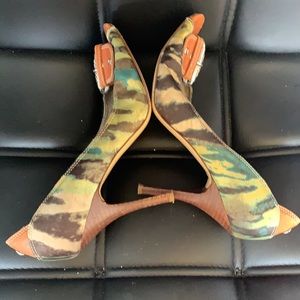 Guess Green Canvas Open Toe Pump Size 8